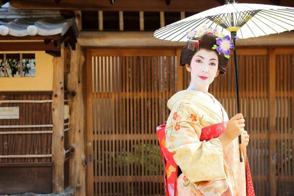 Geisha Maiko Henshin