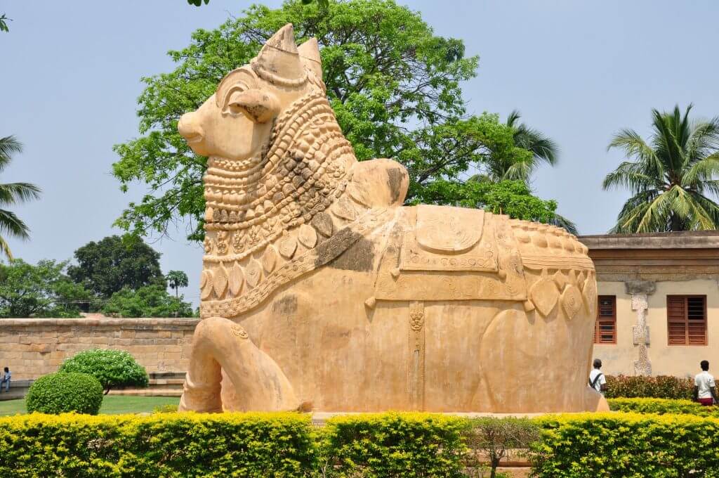 Templos hindúes estatua de Nandi
