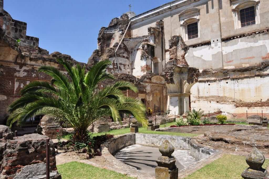 Antigua, Ruinas del convento de San Francisco