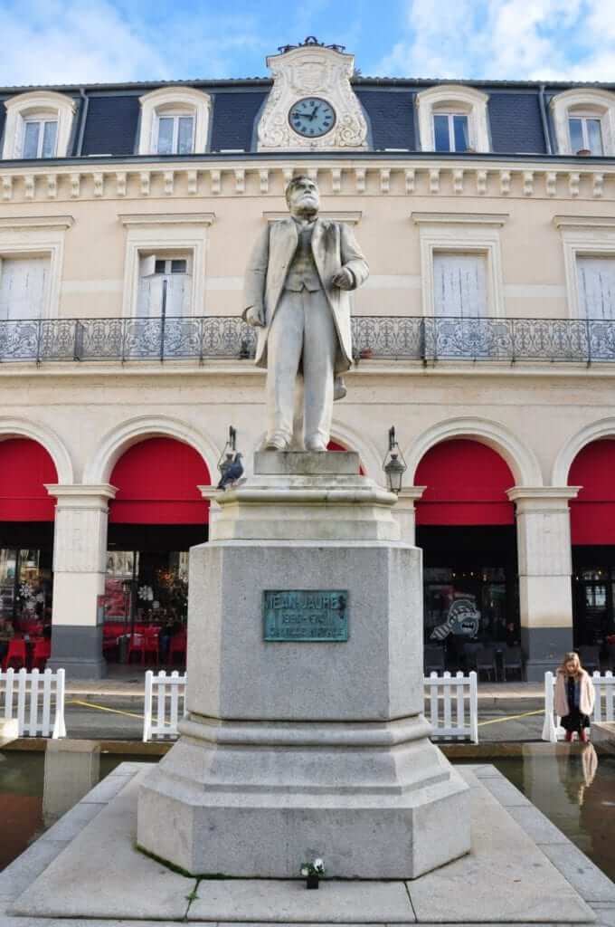 Place Jean Jeures, Castres, Francia