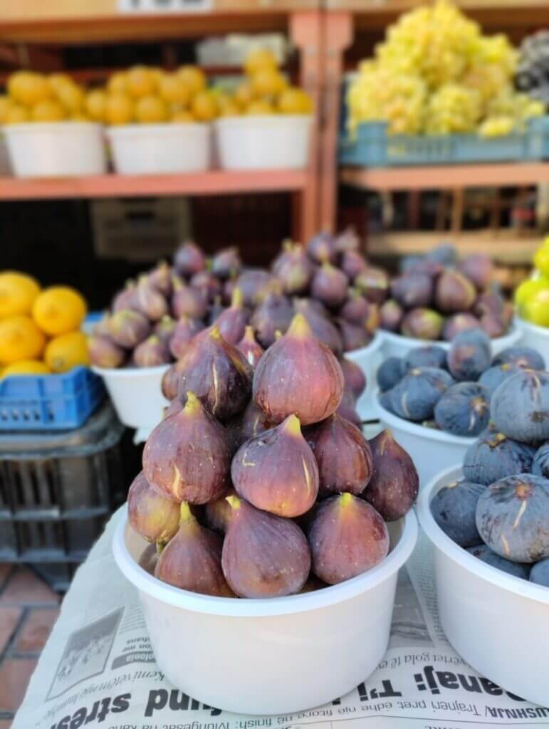 donde comer en tirana